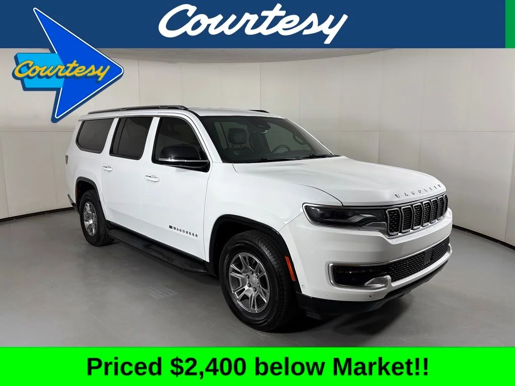 Used 2023 White Jeep Base image 1