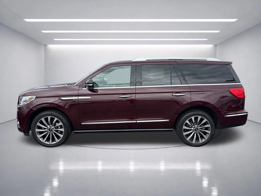 Used 2018 Burgundy Velvet Metallic Tinted Clearcoat Lincoln Select image 3