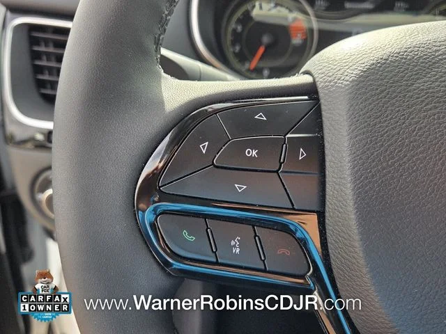 Used 2023 White Jeep Altitude image 27