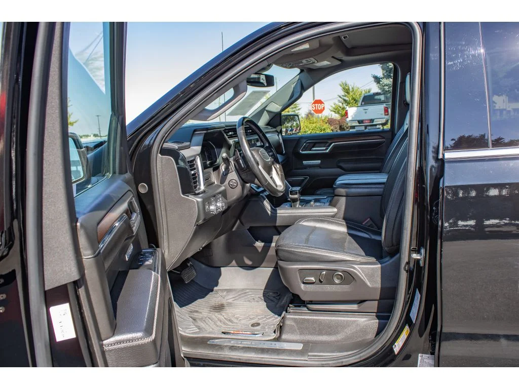 Used 2024 Onyx Black GMC Denali image 31