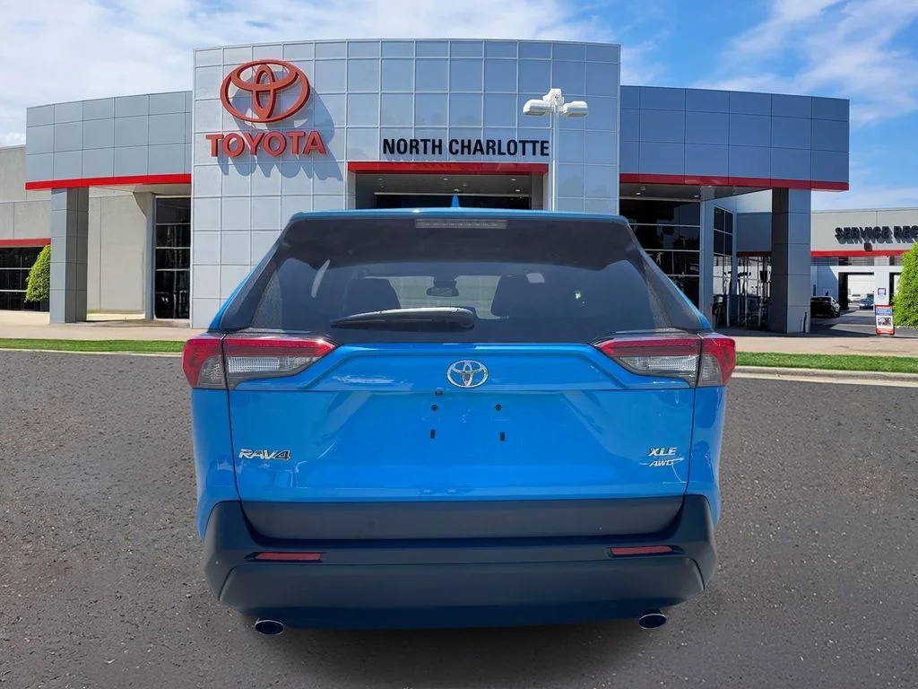 Used 2021 Blue Toyota XLE Premium image 6