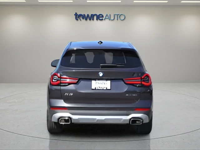Used 2024  BMW xDrive30i image 4