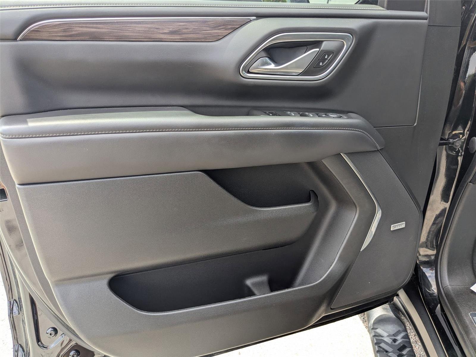 Used 2022 Black Chevrolet Z71 image 11