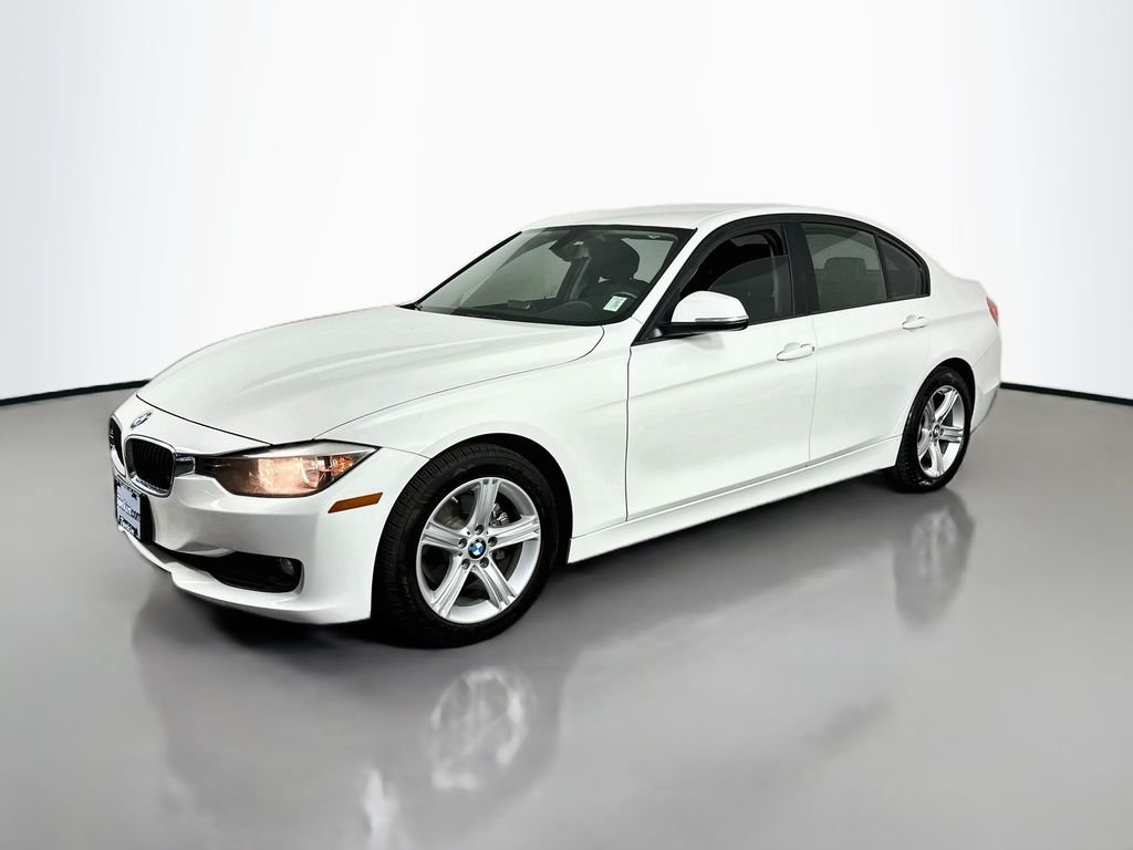 Used 2015 Alpine White BMW 320i image 4