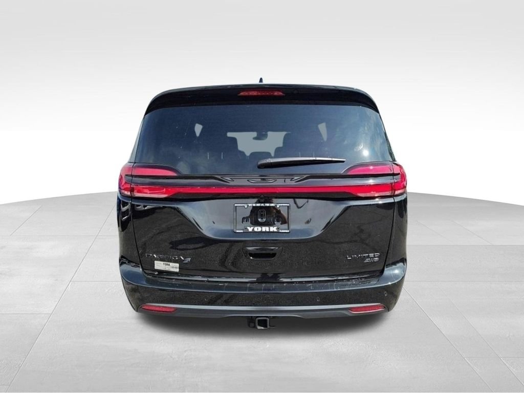 New 2027 Diamond Black Crystal Pearl-Coat Exterior Paint Chrysler Limited image 4