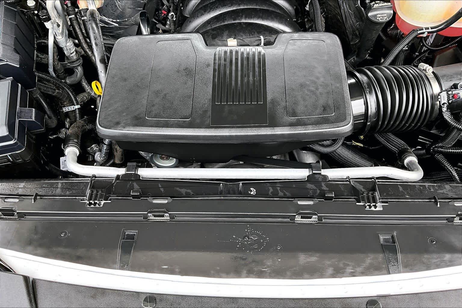 Used 2025 White Frost Tricoat GMC Denali image 33