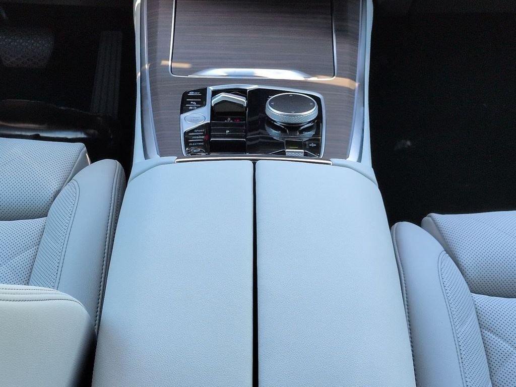 New 2026 Gray Metallic BMW xDrive50e image 19