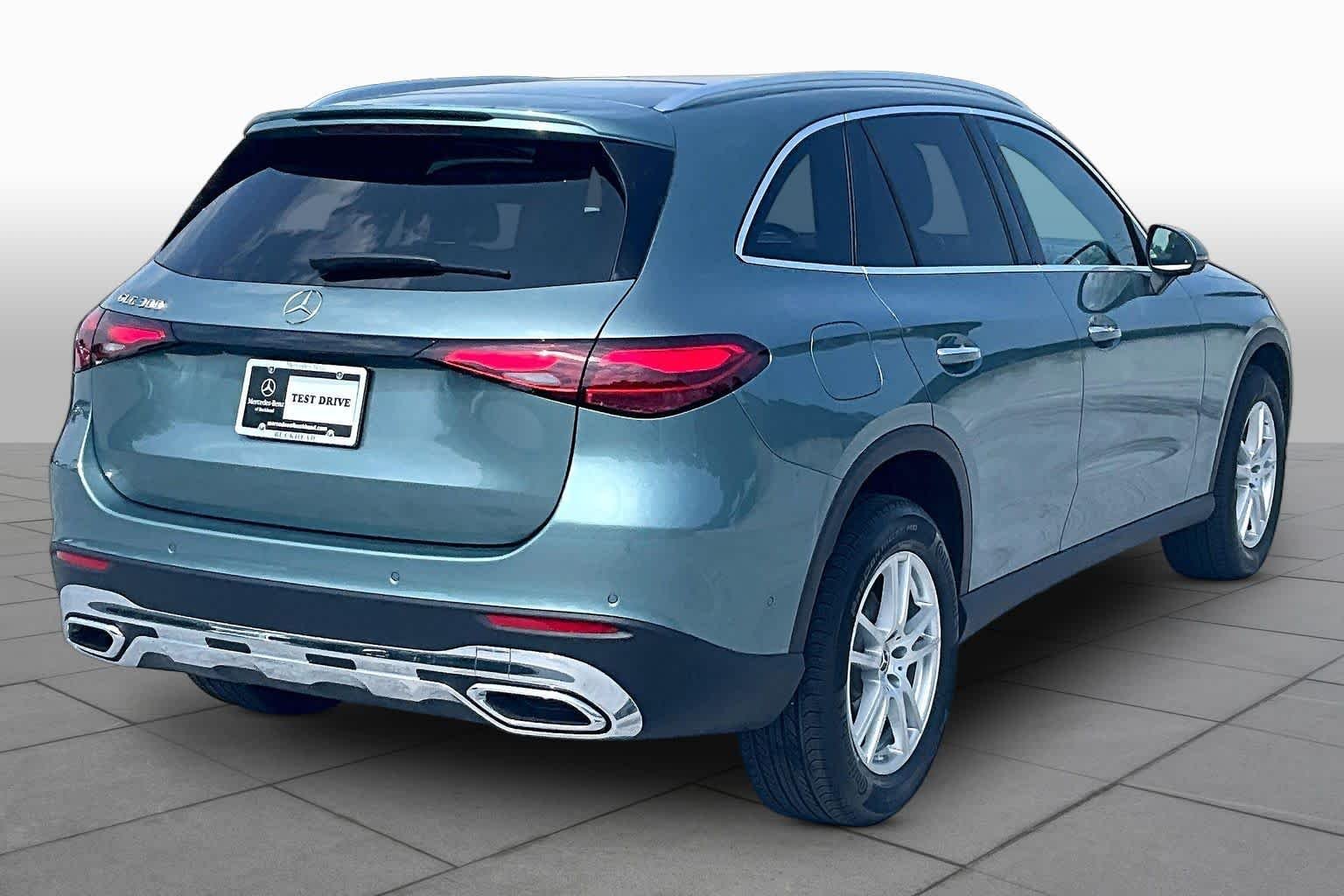Used 2026 Verde Silver Metallic Mercedes-Benz GLC 300 image 12