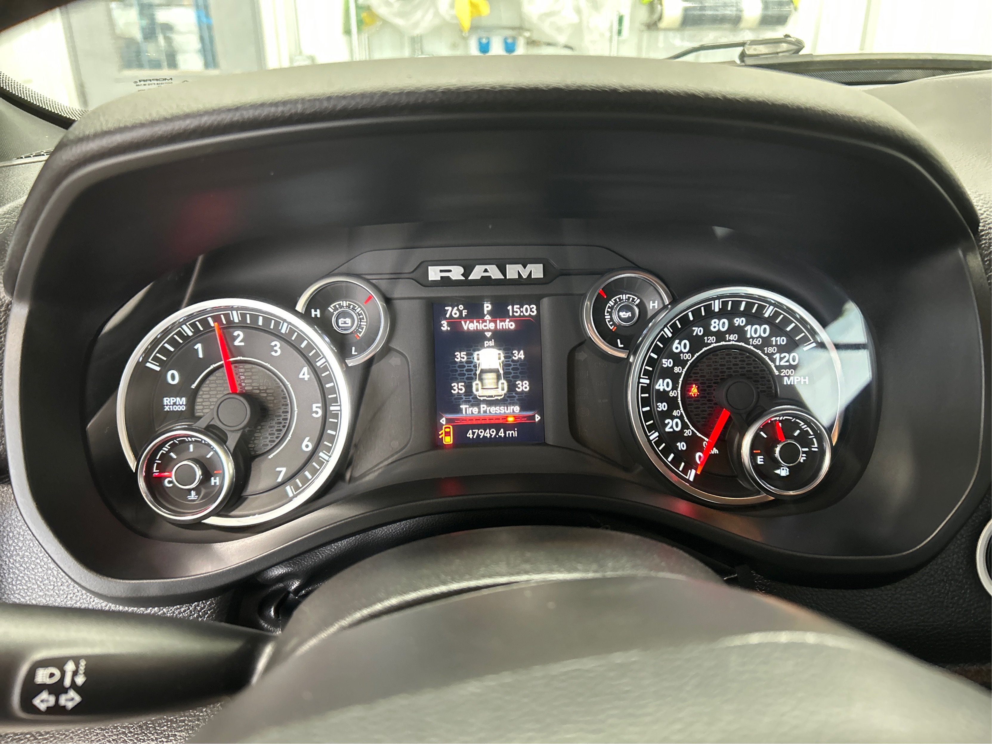 Used 2025 White Ram Big Horn/Lone Star image 14