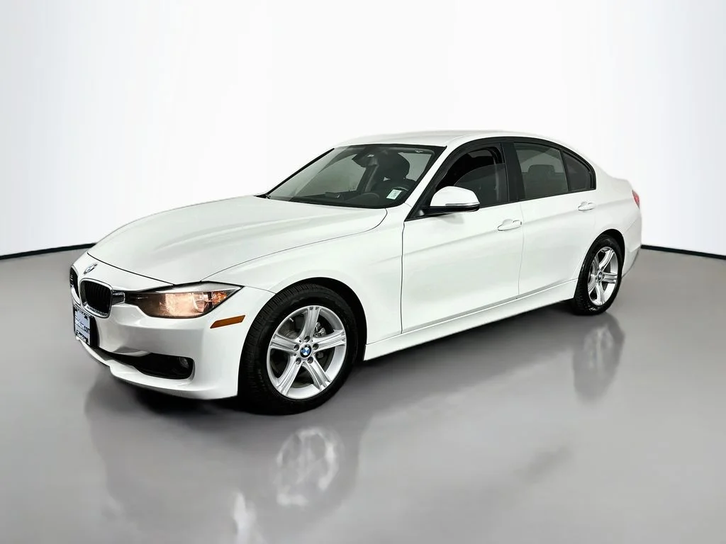 Used 2015 Alpine White BMW 320i image 4
