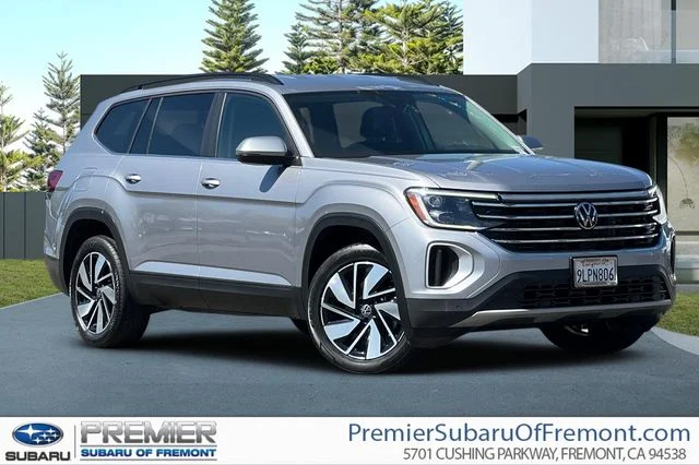 Used 2024  Volkswagen 2.0T SE w/Technology image 1