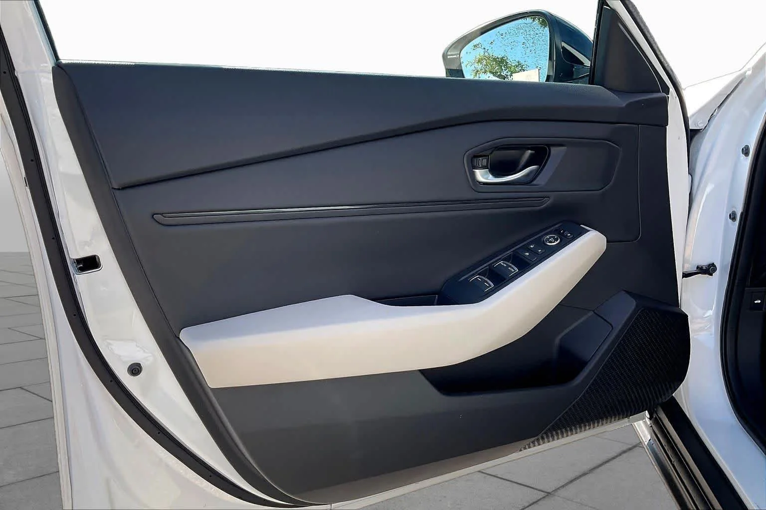 New 2026 Platinum White Pearl Honda SE image 10