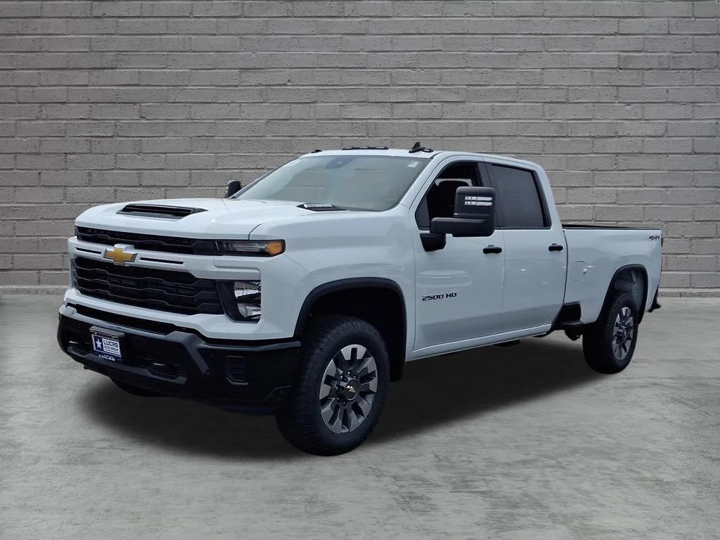 New 2026 Summit White Chevrolet Custom image 4