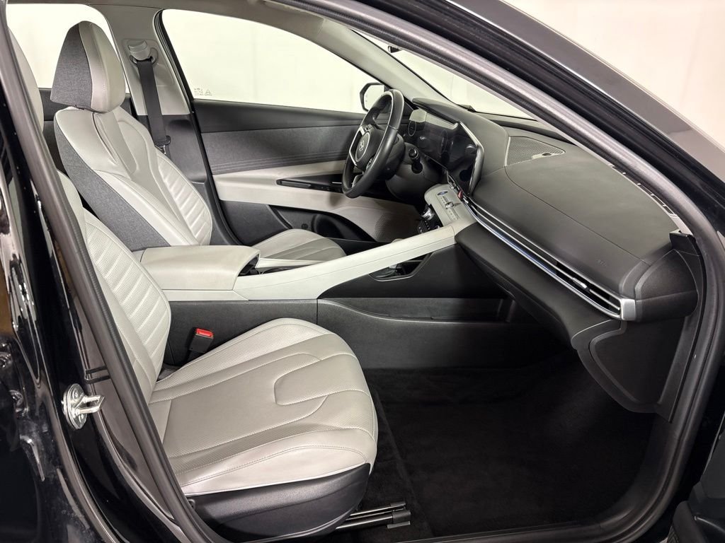 Used 2024 Black Hyundai Limited image 14