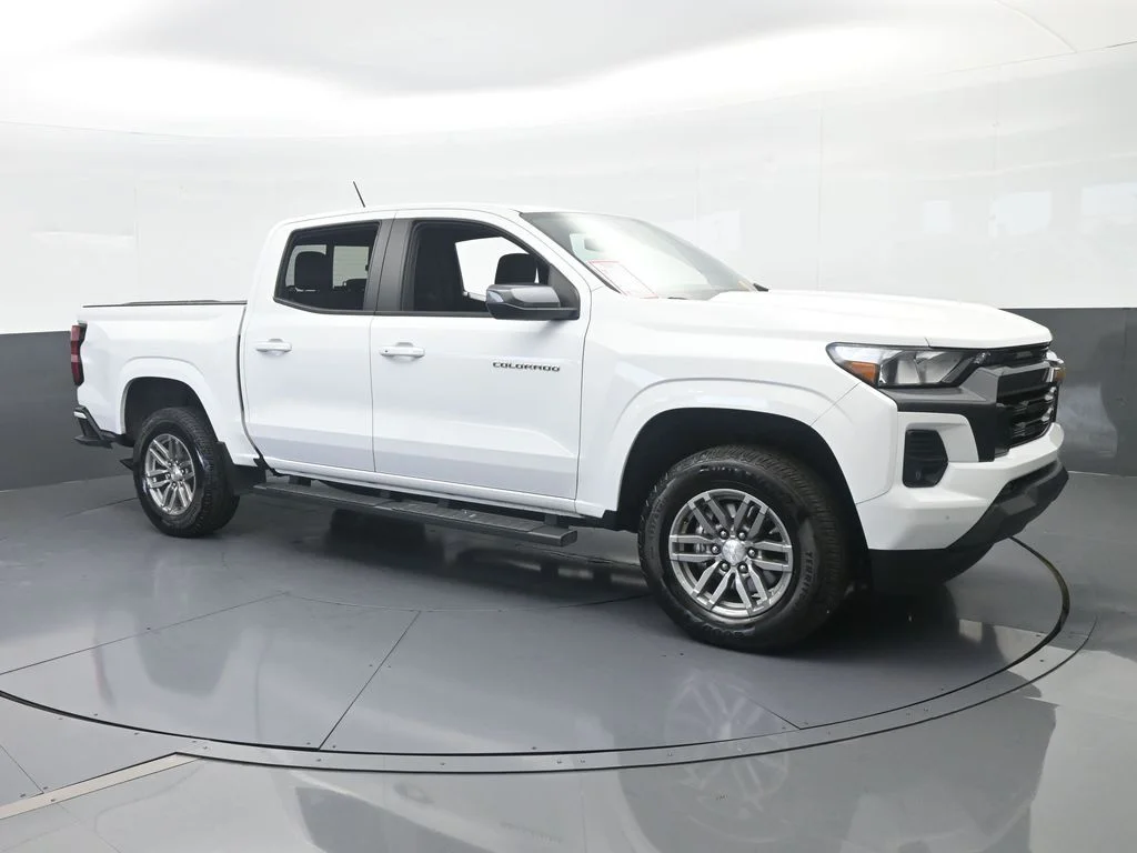 Used 2023 Summit White Chevrolet LT image 8