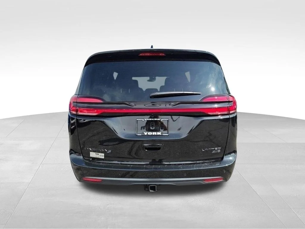 New 2027 Diamond Black Crystal Pearl-Coat Exterior Paint Chrysler Limited image 4