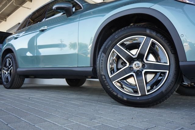 New 2026 Verde Silver Metallic Mercedes-Benz GLC 300 image 10