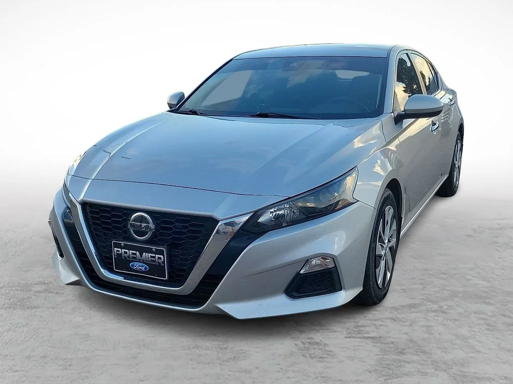 Used 2022 Silver Nissan 2.5 S image 4