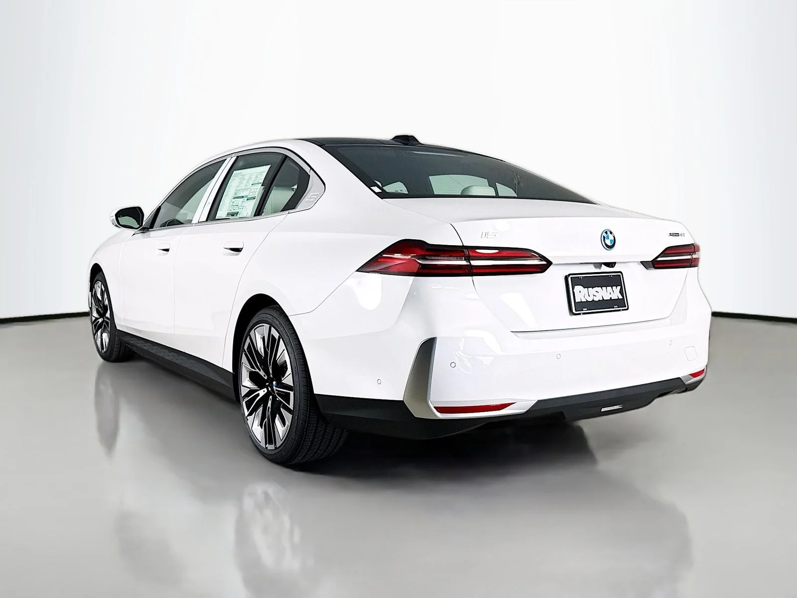 New 2026 Mineral White Metallic BMW eDrive40 image 5