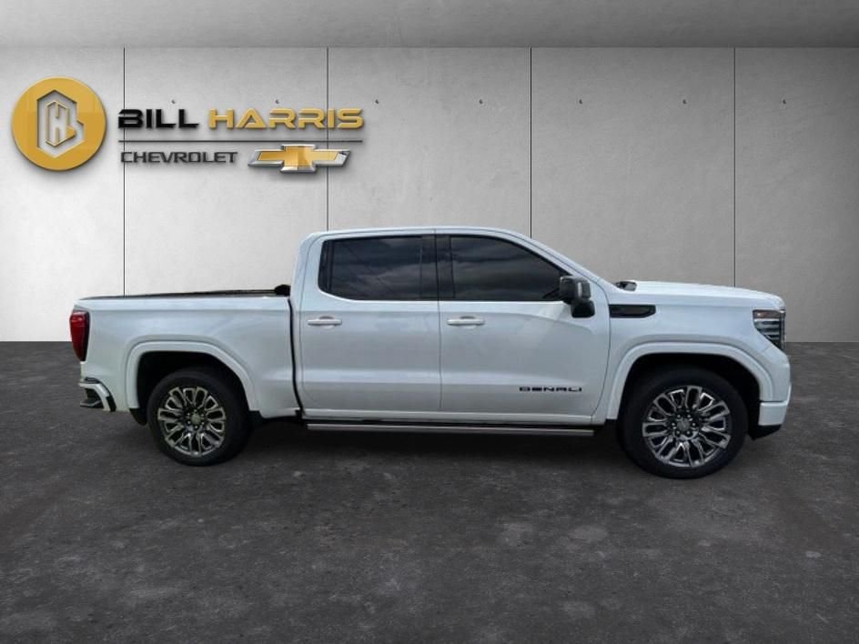Used 2022 White GMC Denali image 4