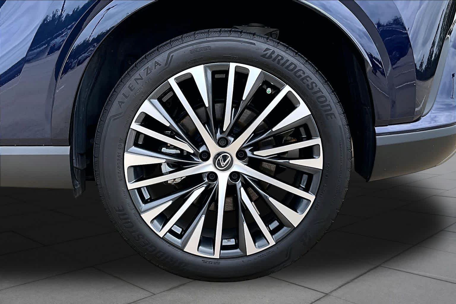 Used 2025 Nightfall Mica Lexus Premium Plus image 11