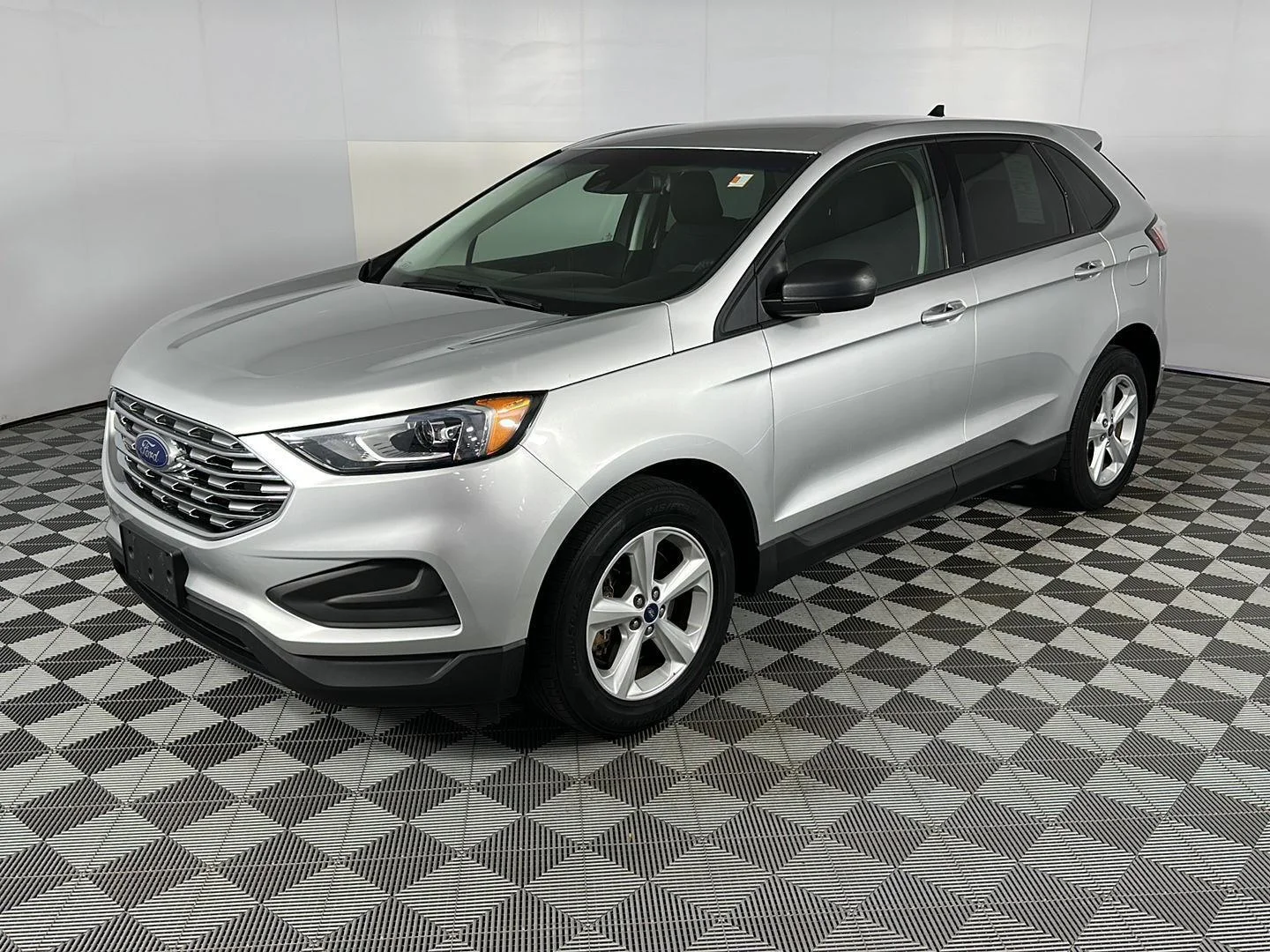 Used 2019 Ingot Silver Ford SE image 13
