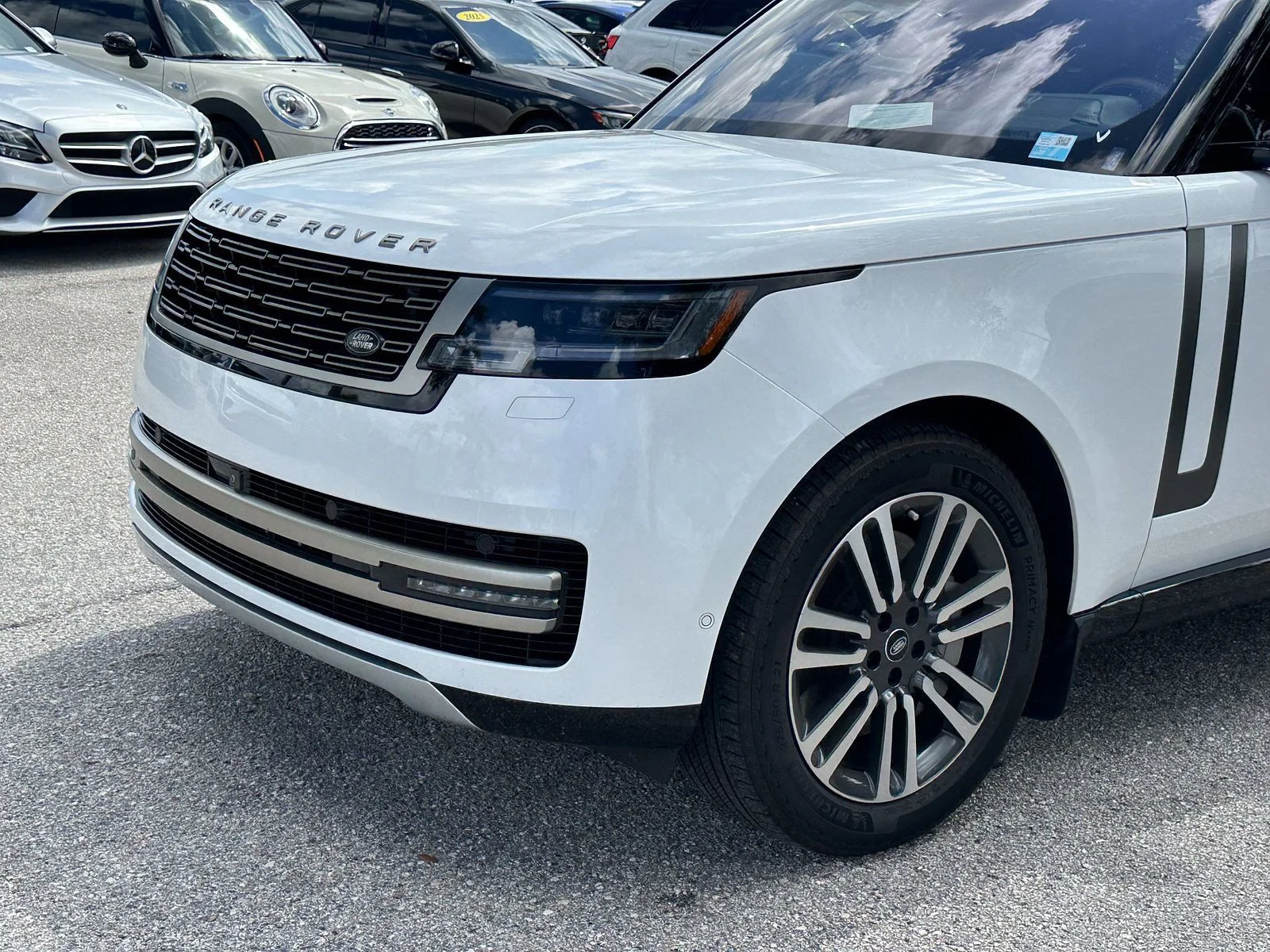 Used 2023  Land Rover SE image 8
