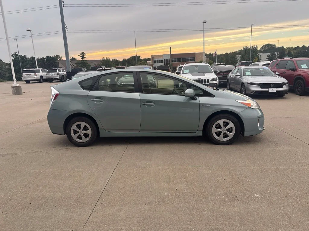 Used 2014 Beige Toyota Three image 4