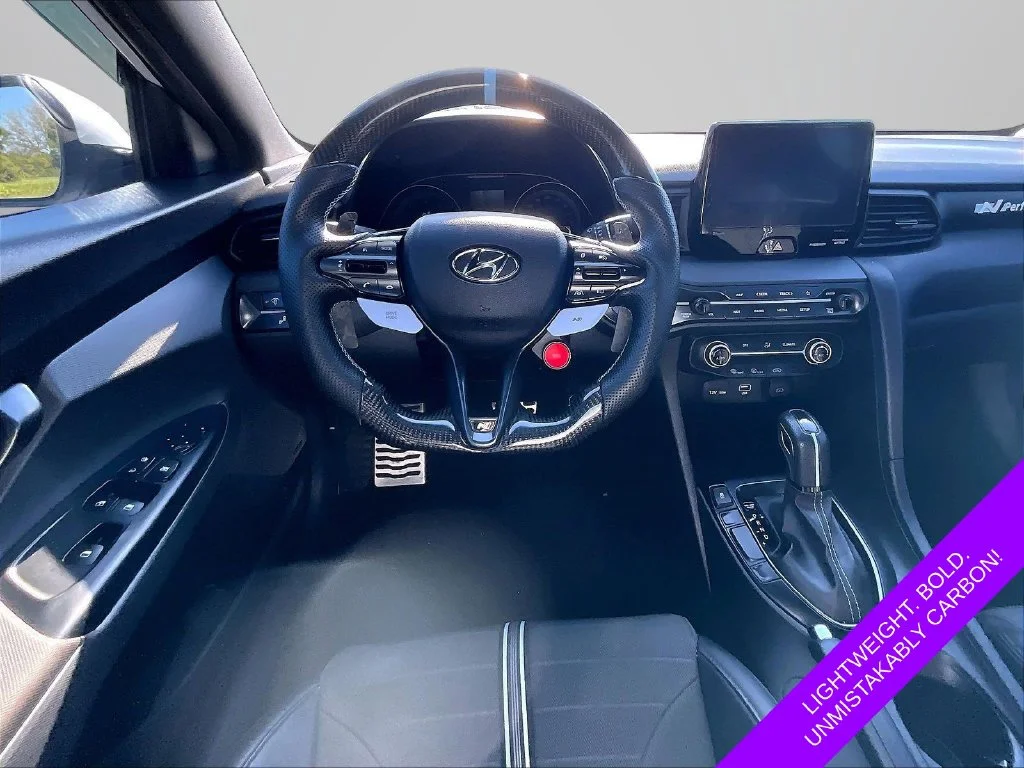 Used 2022 White Hyundai Base image 5