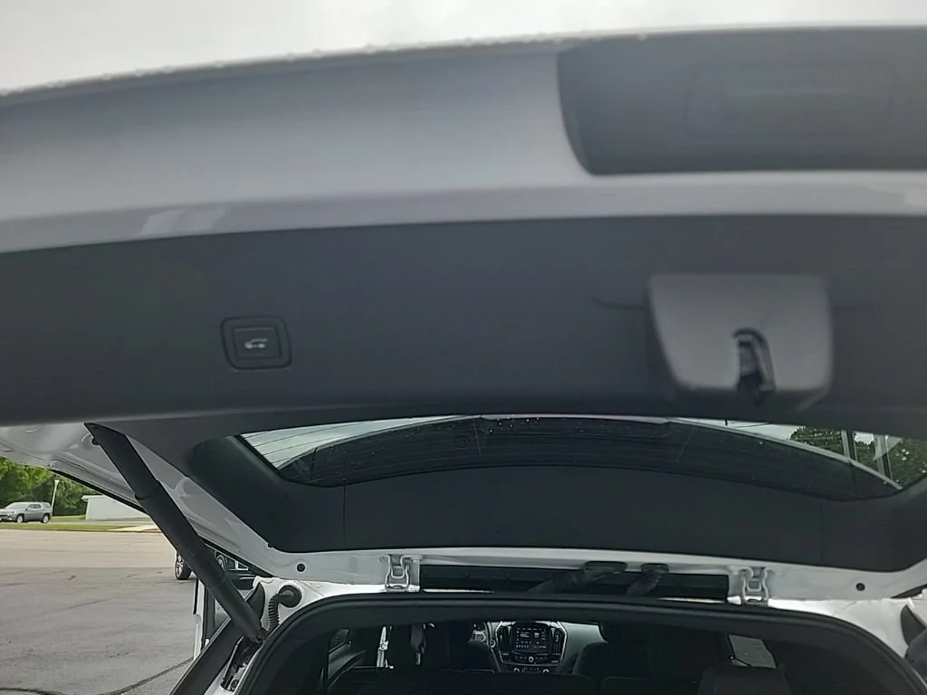 Used 2023 Summit White Chevrolet LT Cloth image 22