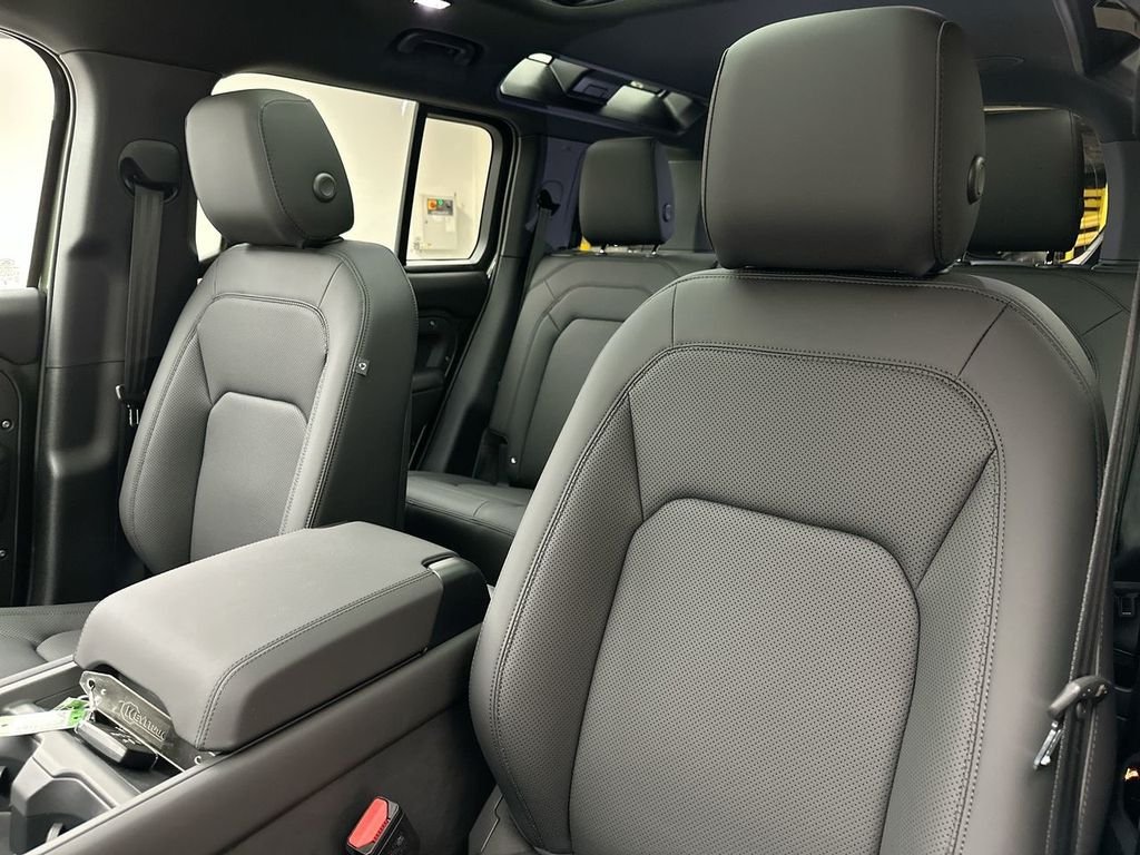 New 2026 Woolstone Green Land Rover X-Dynamic SE image 10