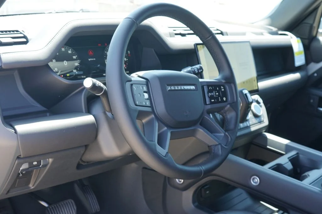 New 2026 Borasco Grey Metallic Land Rover X-Dynamic SE image 9