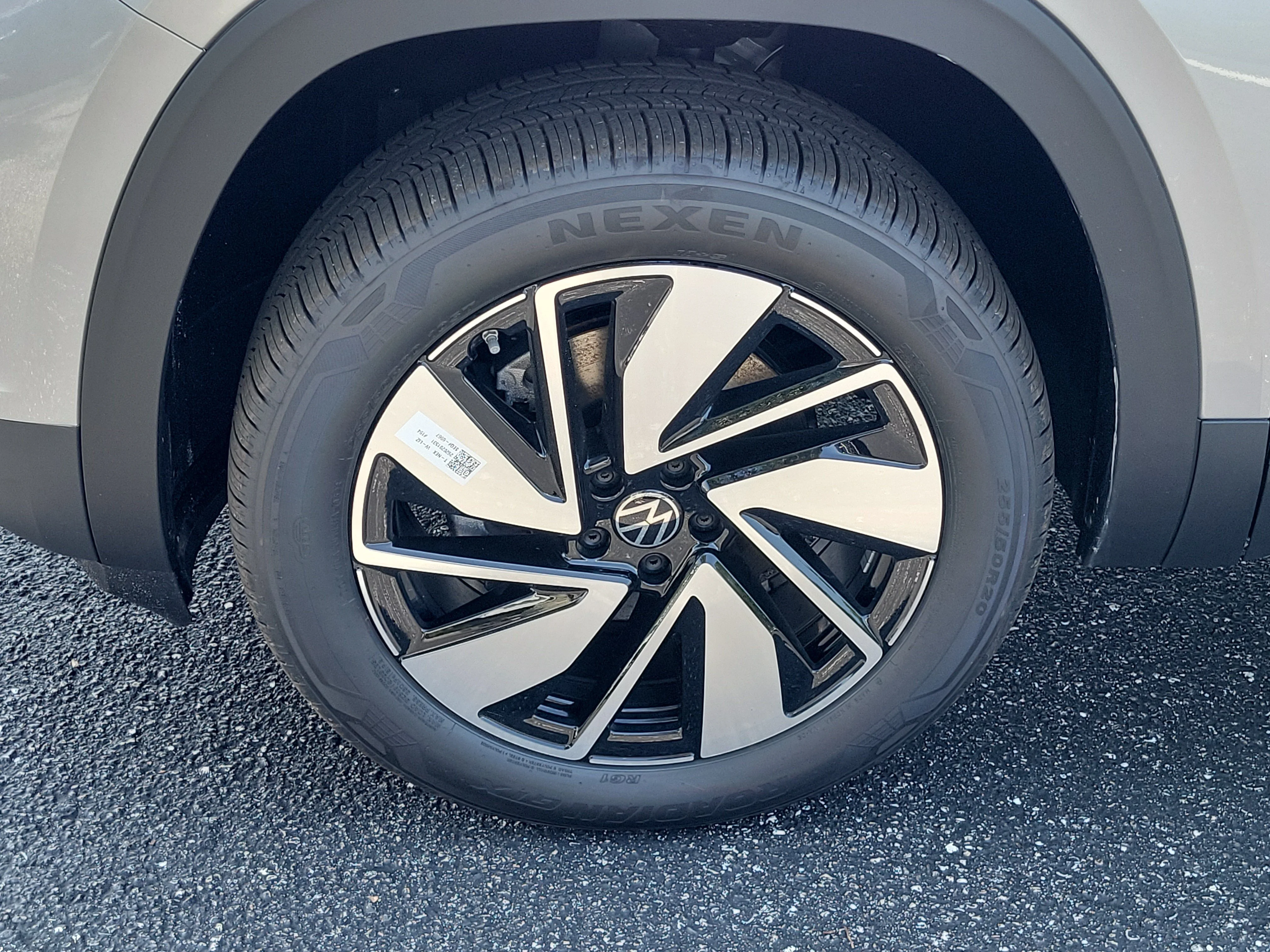 New 2026 Silver Volkswagen SE w/Technology image 29
