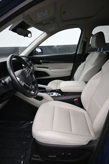 Used 2023 Black Kia S image 7
