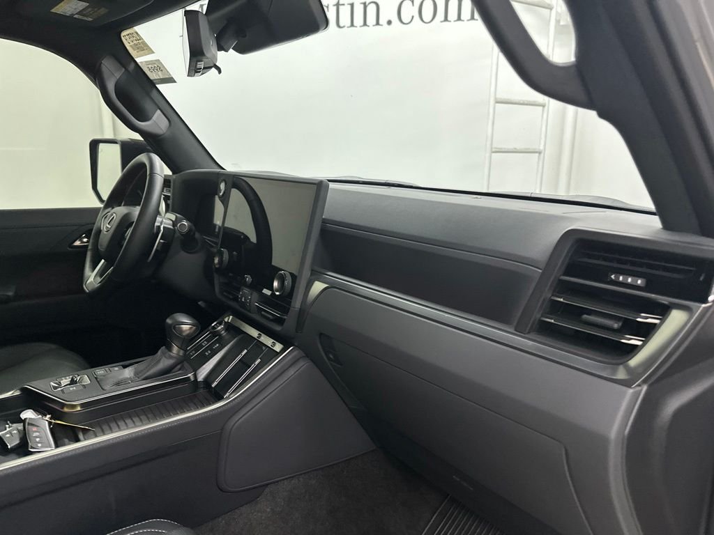 Used 2024  Lexus 550 Luxury+ image 27