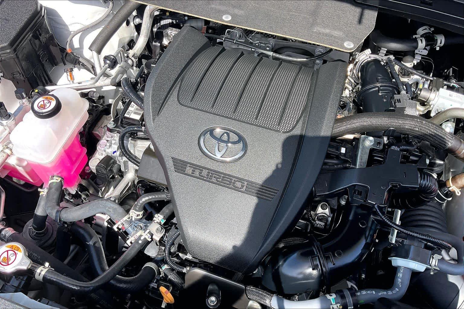 Used 2026 Wind Chill Pearl Toyota XLE image 31