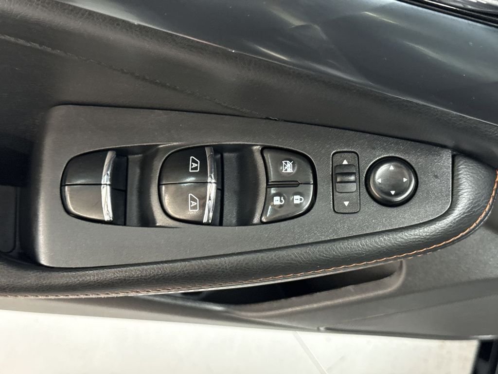 Used 2021 Super Black Nissan SR image 15