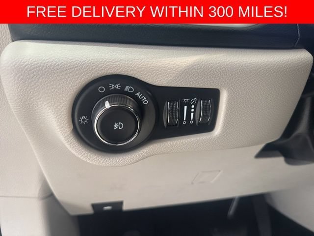 2024 Chrysler Pacifica Touring L - Photo 7