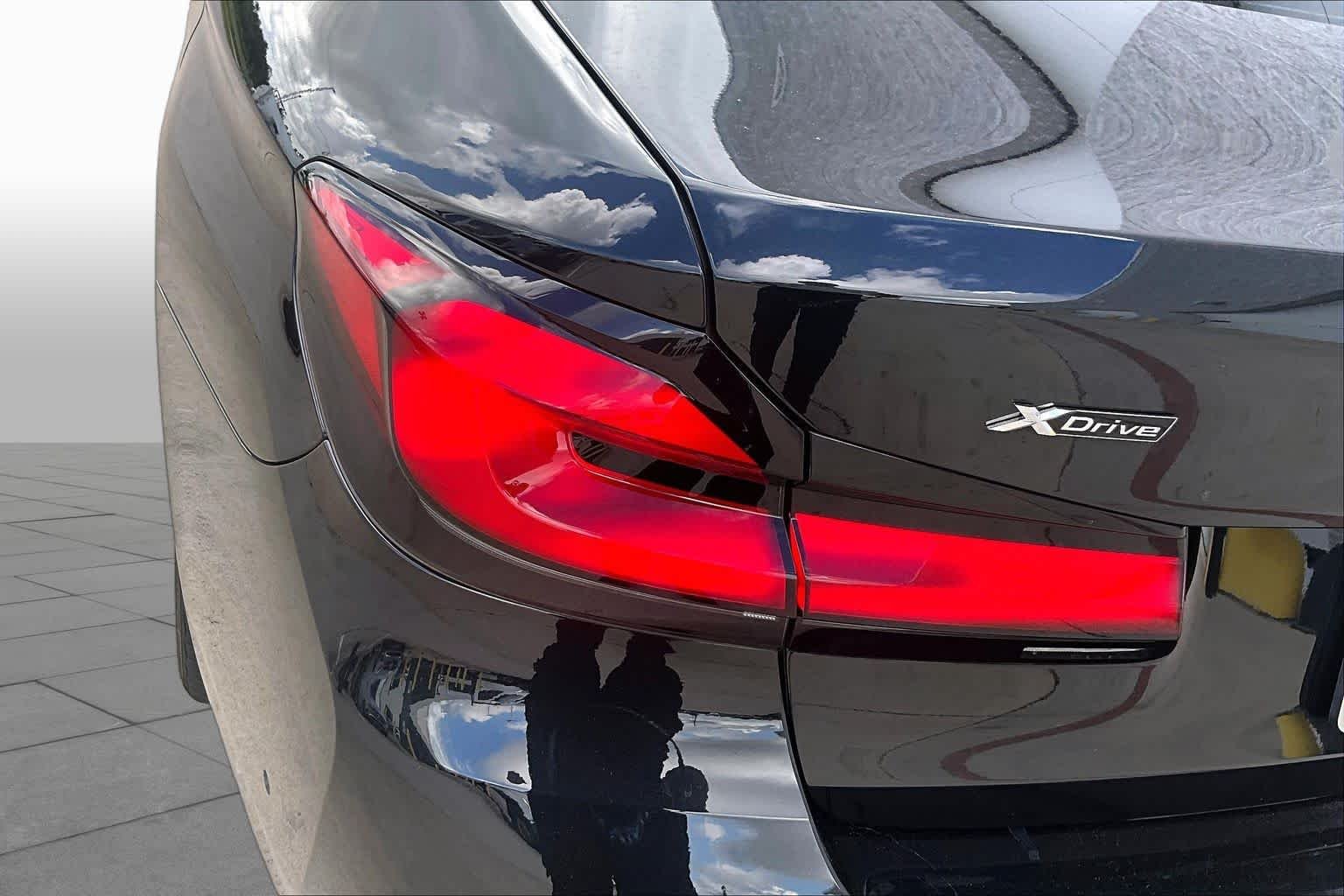 Used 2021 Black Sapphire Metallic BMW 540i xDrive image 25