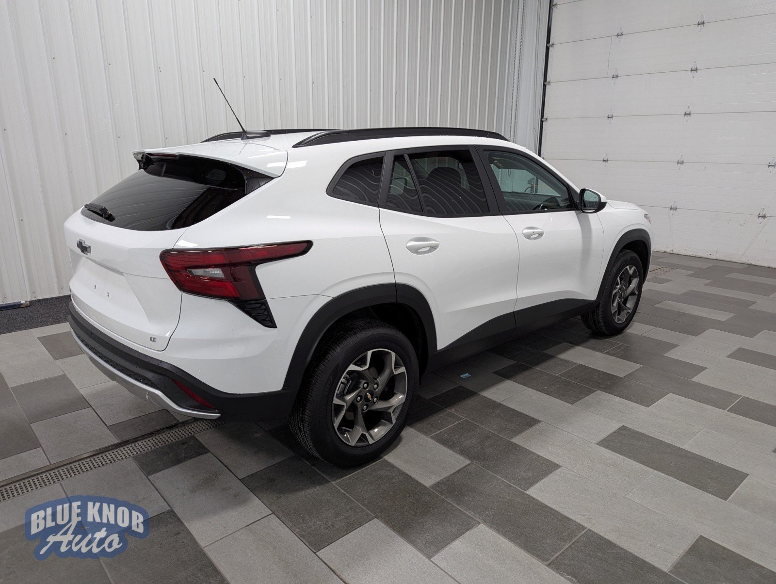 2025 Chevrolet Trax LT photo 3