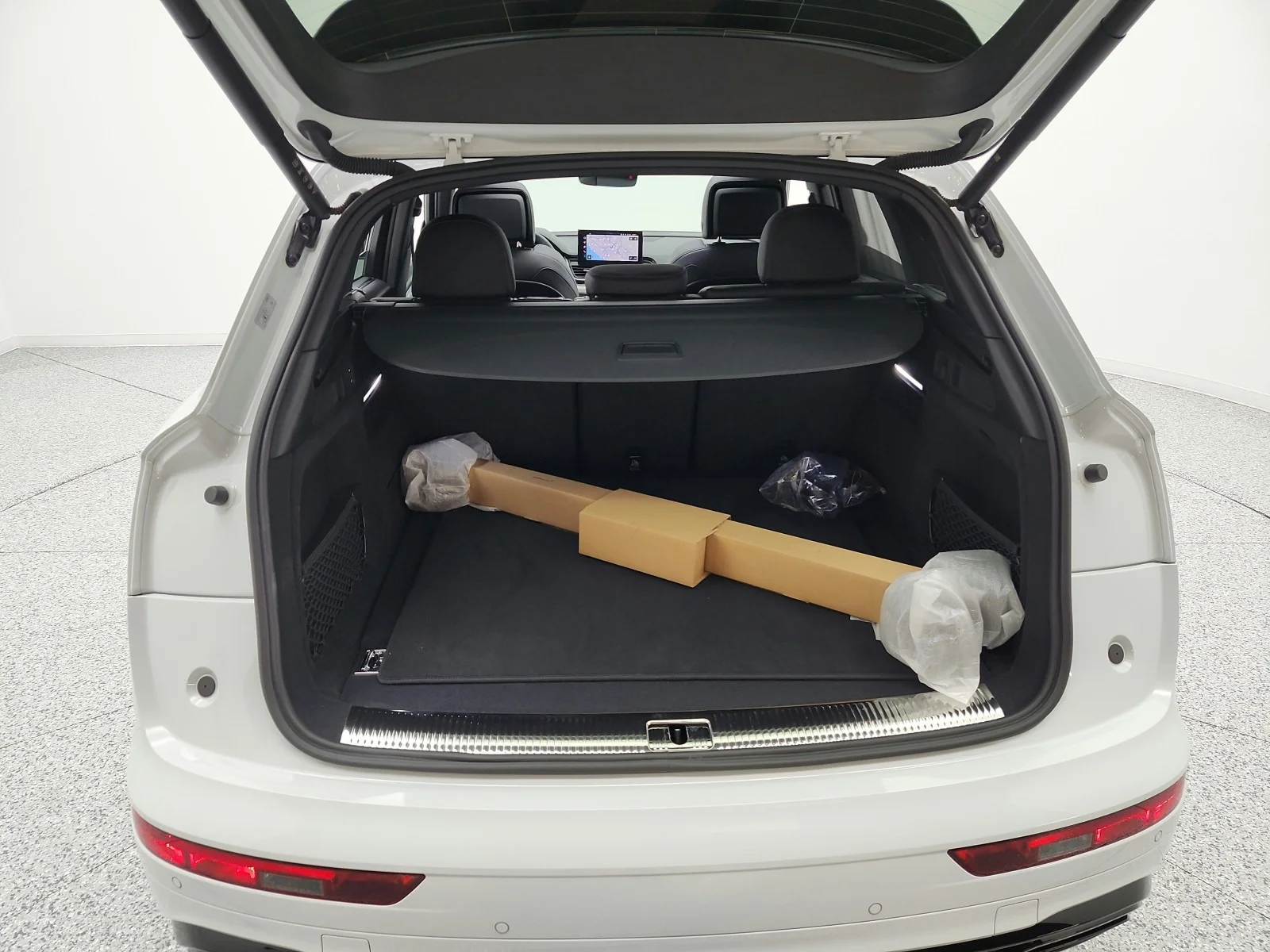 Used 2024 Glacier White Metallic Audi S line Prestige 55 TFSI e quattro image 21
