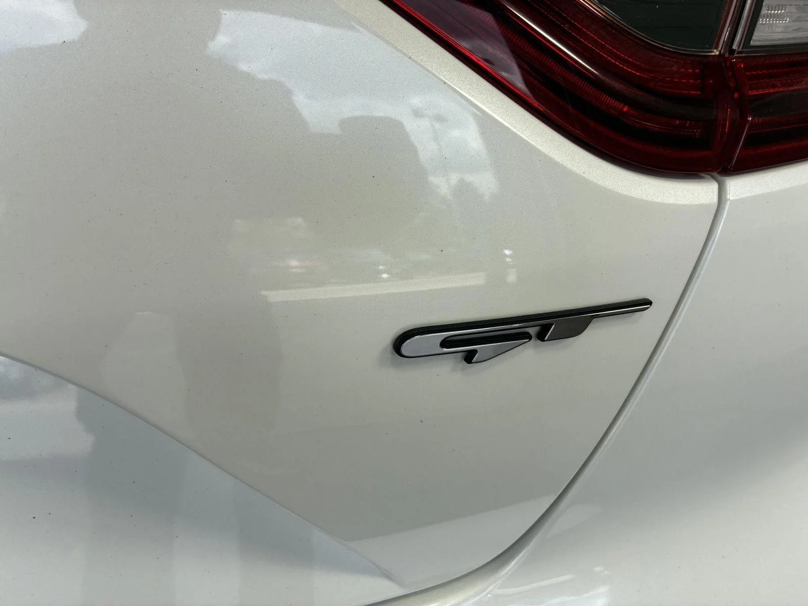 Used 2018 Snow White Pearl Kia GT2 image 9