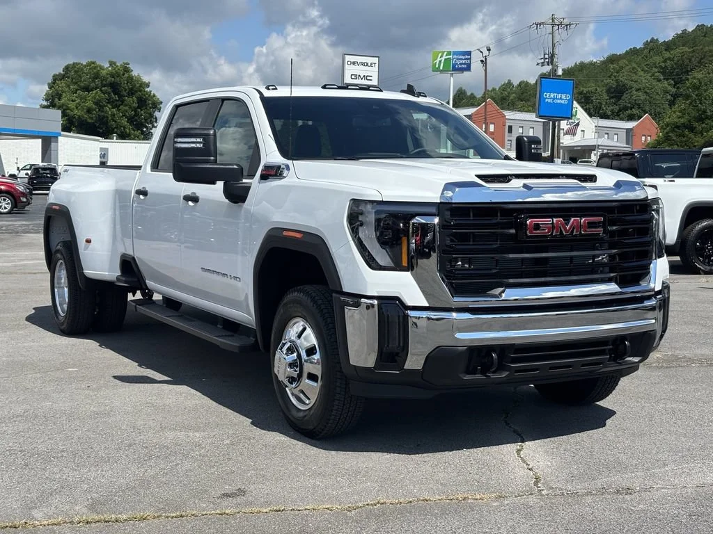 2026 GMC Sierra 3500HD Pro - Photo 4