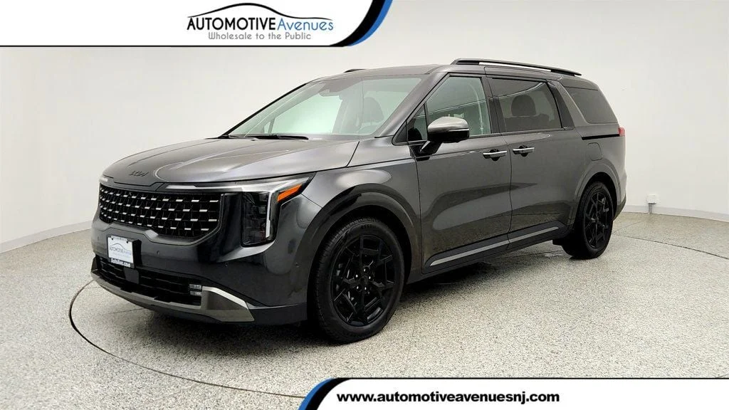 2025 Kia Sedona SX's photo