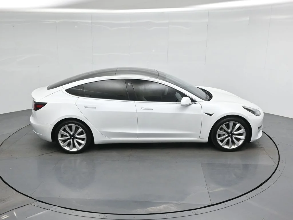 Used 2020  Tesla Standard Range Plus image 34