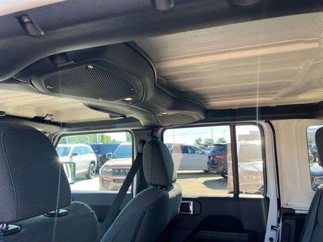 Certified Used 2025 Bright White Clearcoat Jeep Sahara image 24