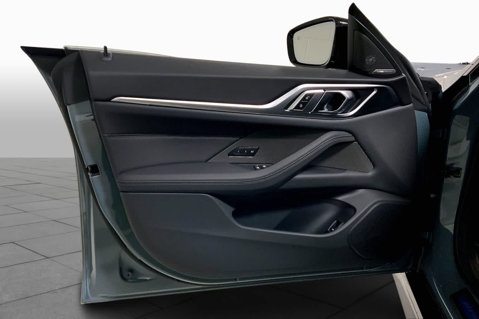 New 2026 Cape York Green Metallic BMW xDrive40 image 10