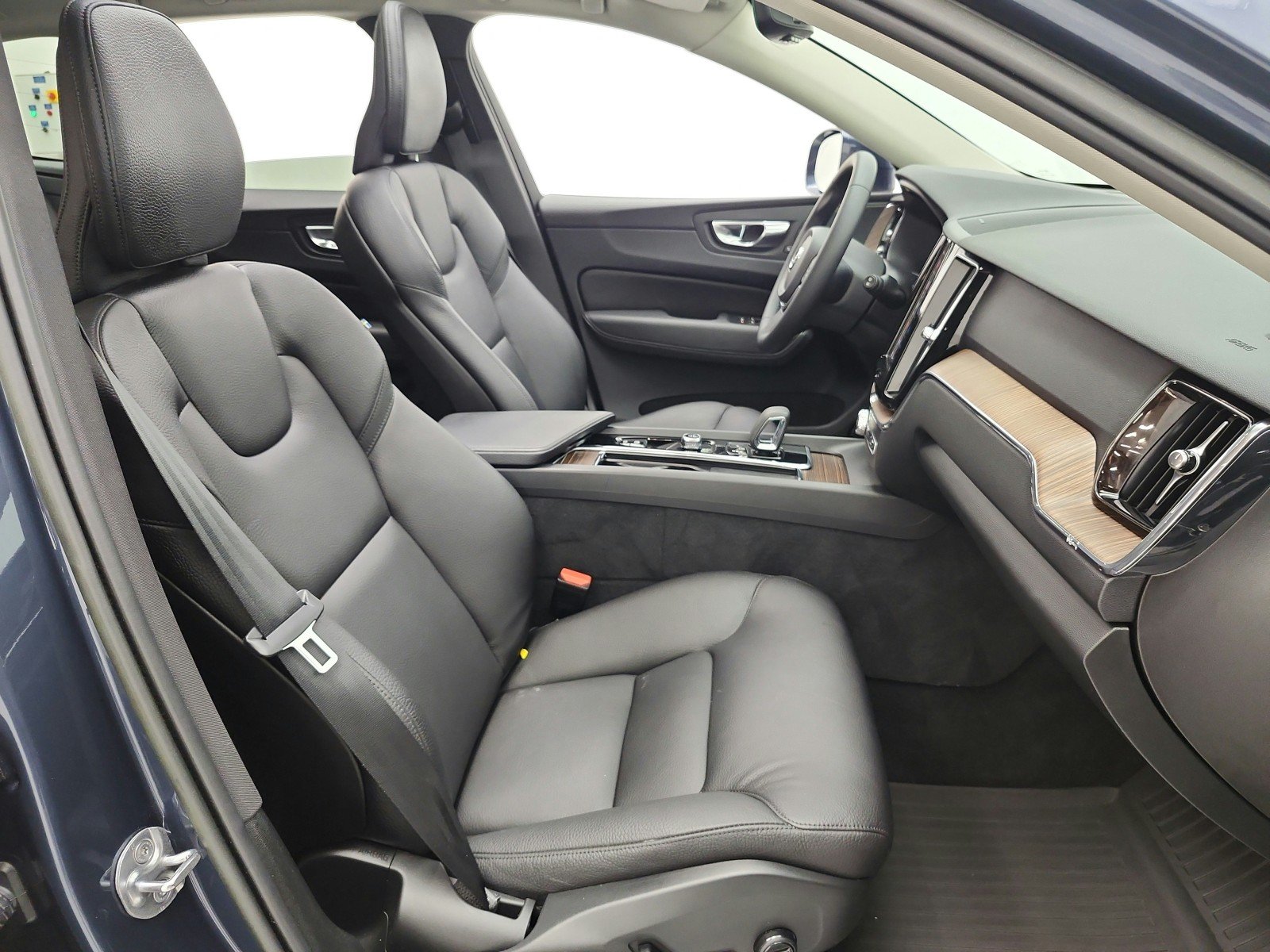Used 2022 Denim Blue Metallic Volvo T8 eAWD PHEV Inscription Expression Extended Range image 19