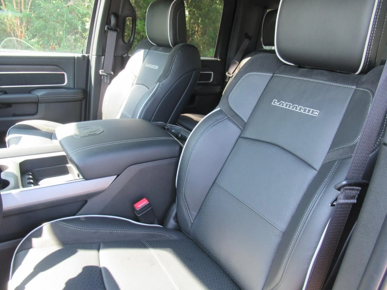 New 2027 Diamond Black Crystal Pearlcoat RAM Laramie image 23