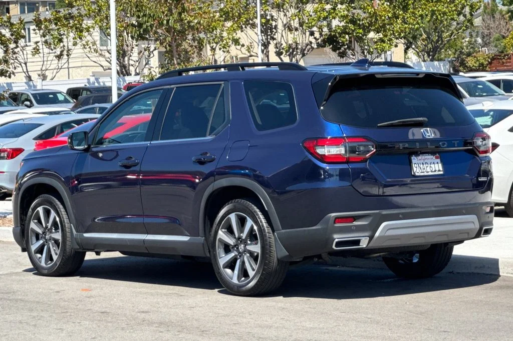 Certified Used 2025 Obsidian Blue Pearl Honda Touring image 6